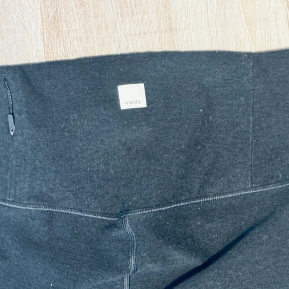 Vuori Womens’ Black Leggings - Picture 2 of 8